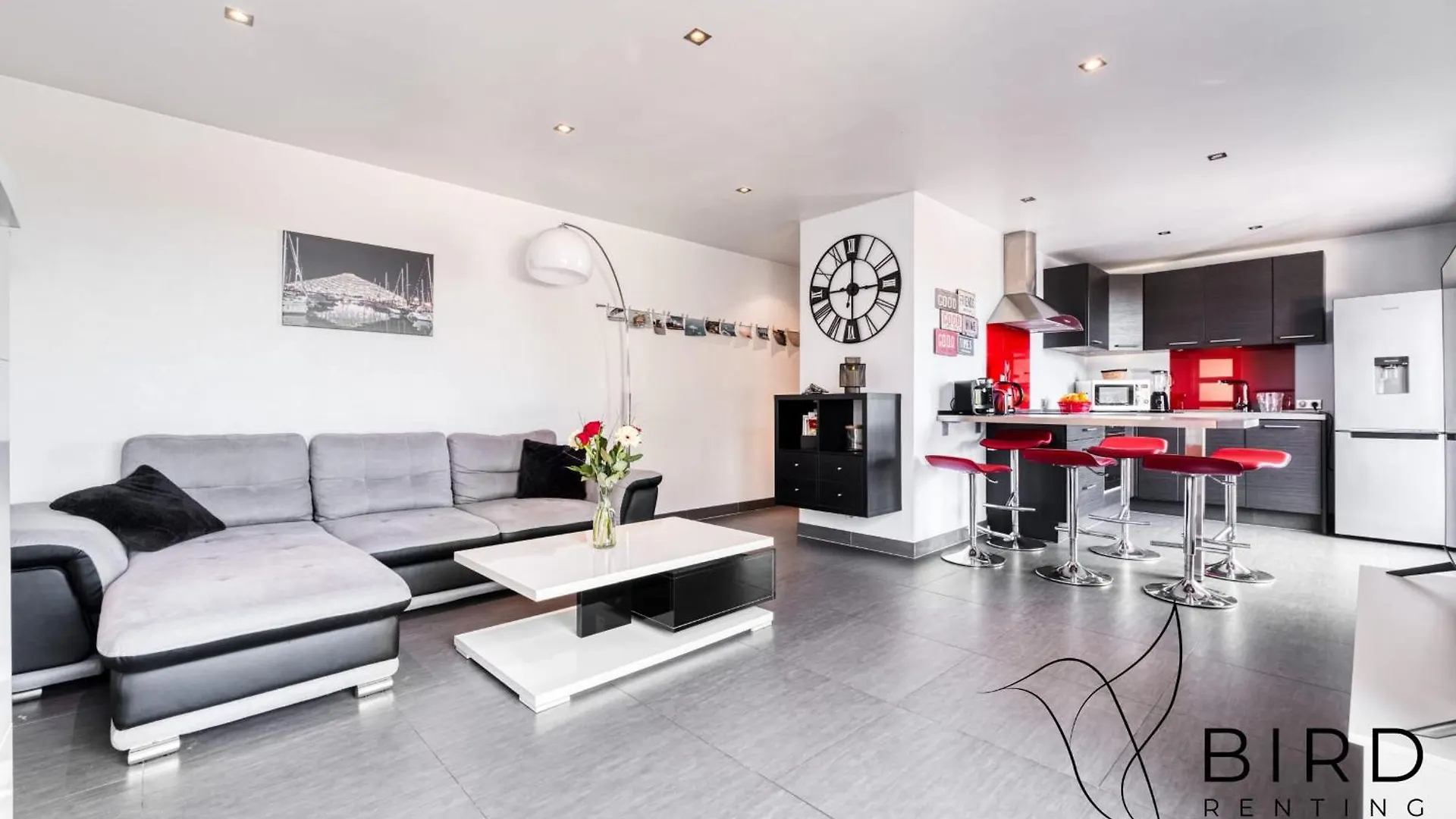 Ideal Two-Room Apartment With A Large Terrace And Parking Villeneuve-Loubet 0*,